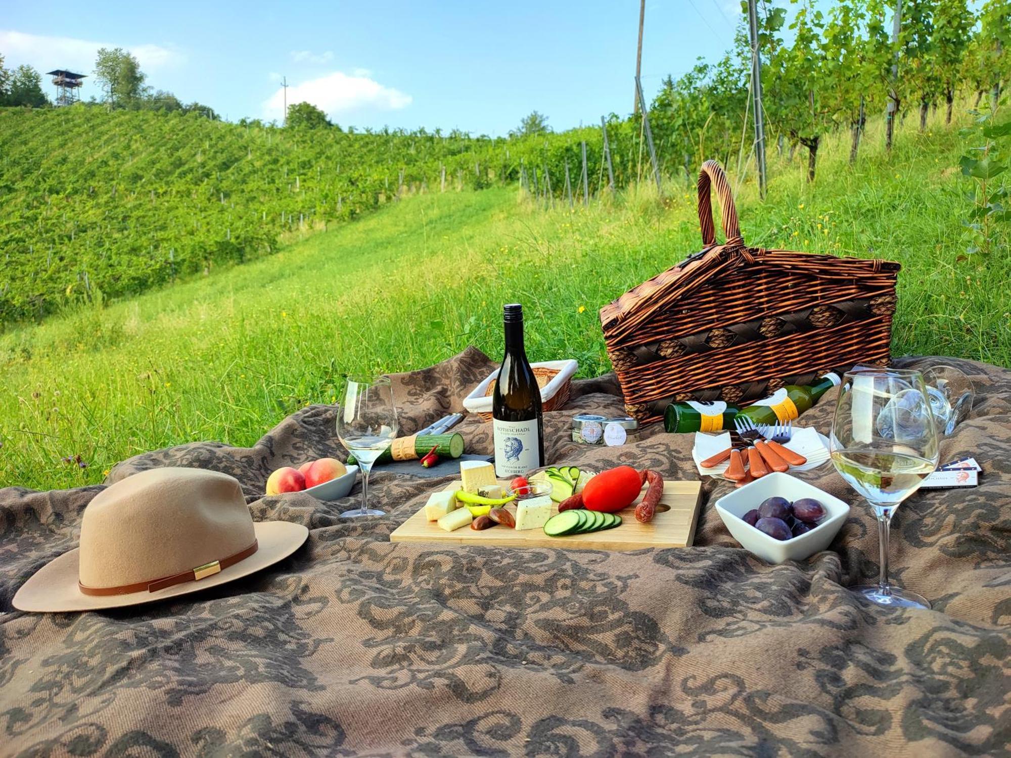 Weingut Winzerzimmer Rothschaedl Leutschach Exteriör bild