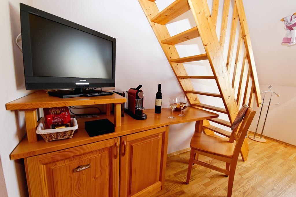 Weingut Winzerzimmer Rothschaedl Leutschach Rum bild