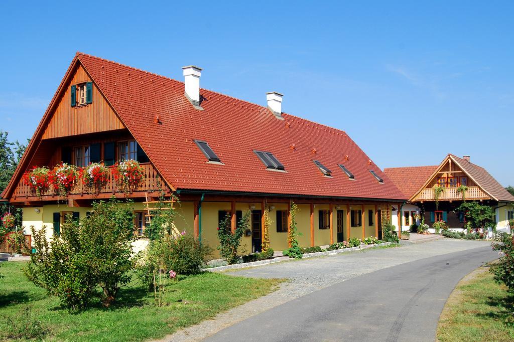 Weingut Winzerzimmer Rothschaedl Leutschach Exteriör bild